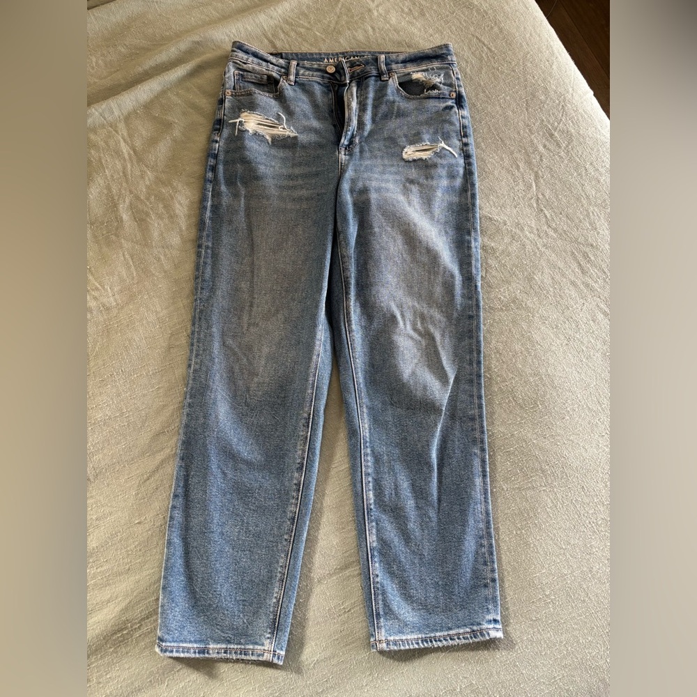 American Eagle Mom Straight Jeans
